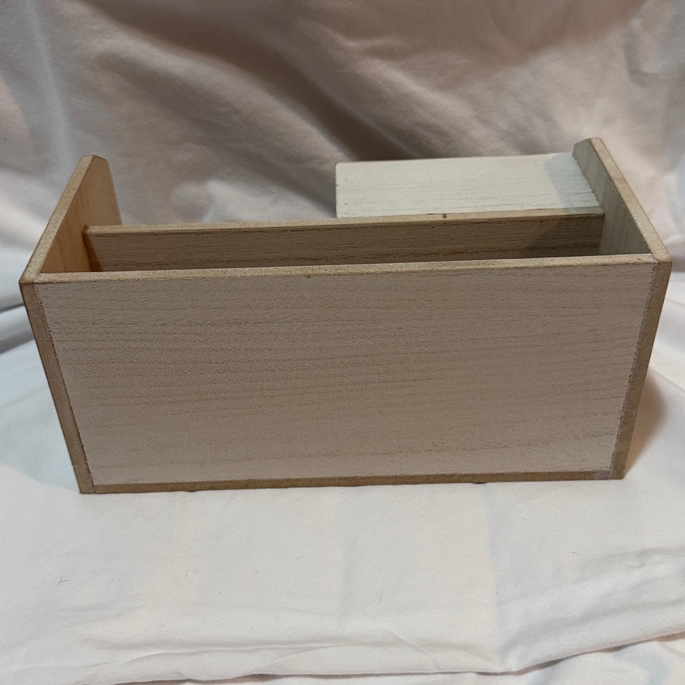 NWOT Rustic Cream Colored Wooden Calendar Mail Organizer - Picture 6 of 9